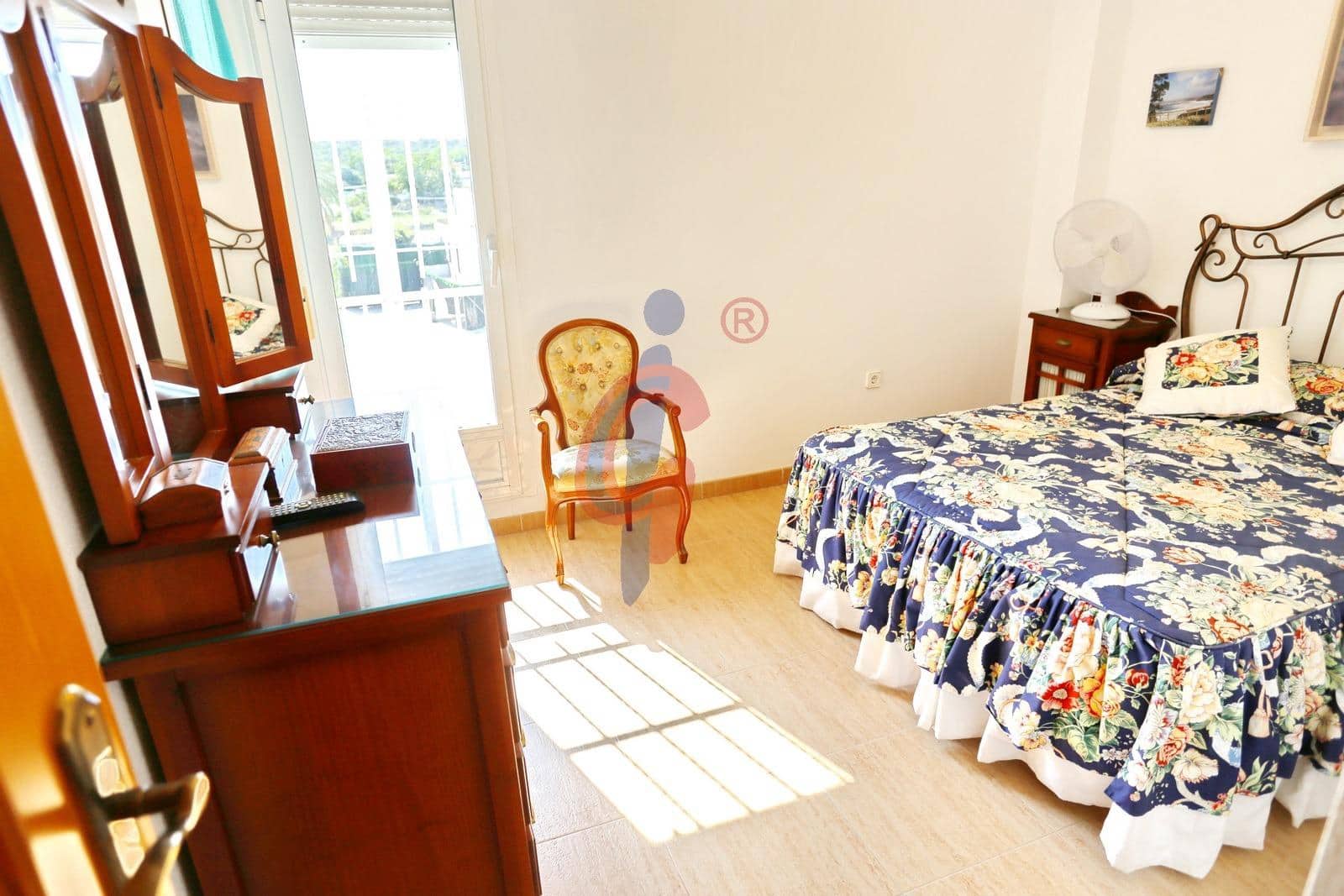 Chalet de 4 habitaciones en La Marina en venta con garaje - 550.000 € (Ref: 7737597)