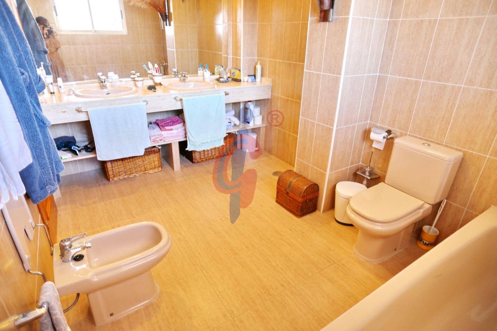Chalet de 4 habitaciones en La Marina en venta con garaje - 550.000 € (Ref: 7737597)
