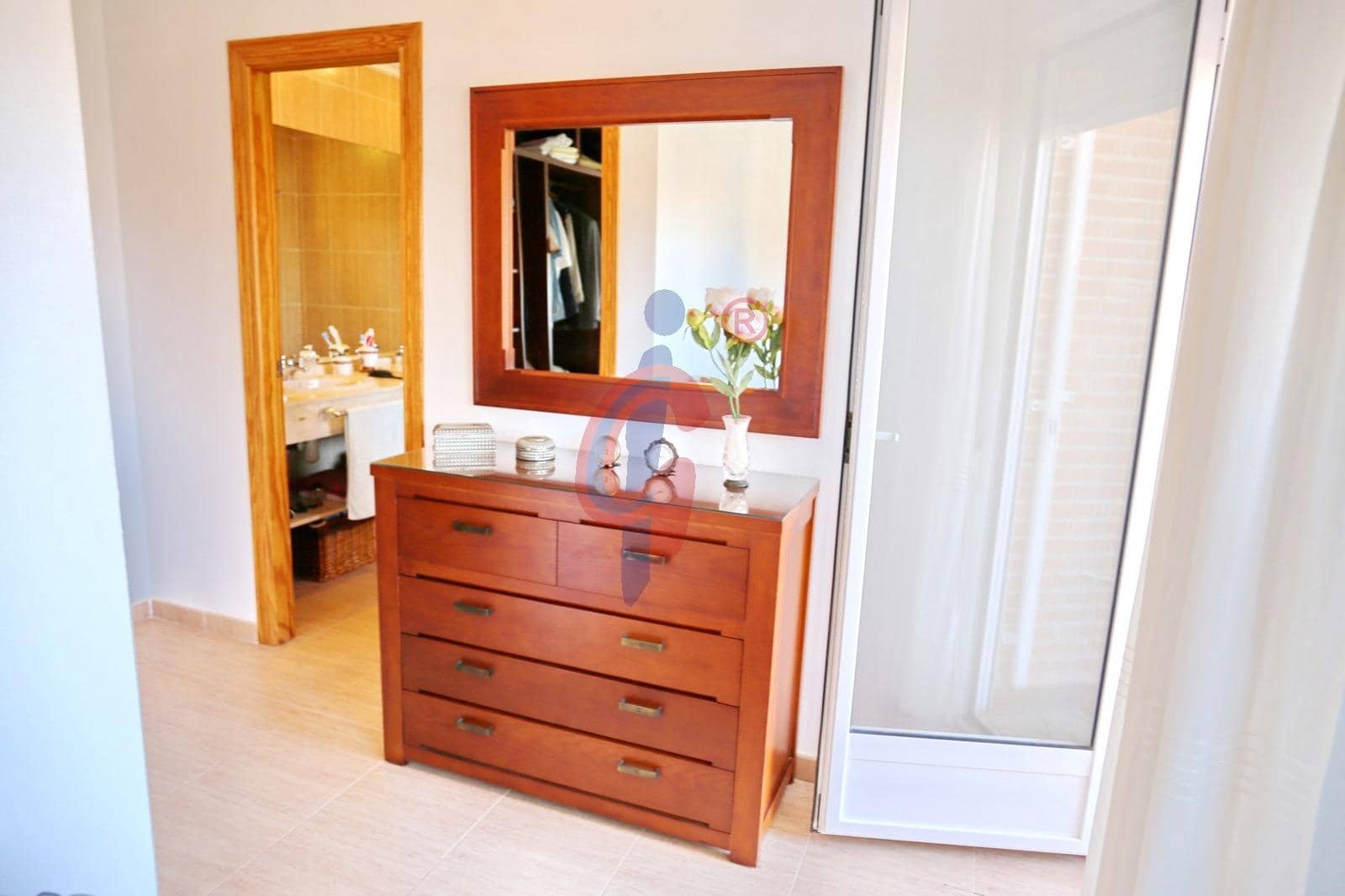 Chalet de 4 habitaciones en La Marina en venta con garaje - 550.000 € (Ref: 7737597)