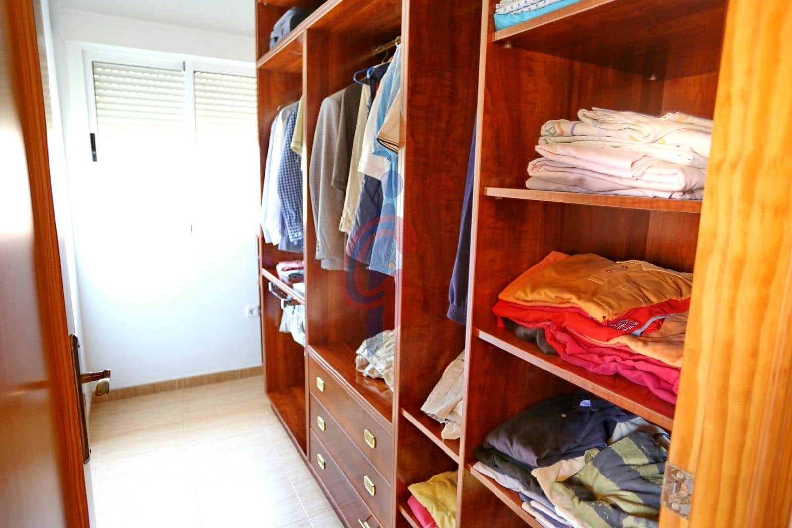Chalet de 4 habitaciones en La Marina en venta con garaje - 550.000 € (Ref: 7737597)