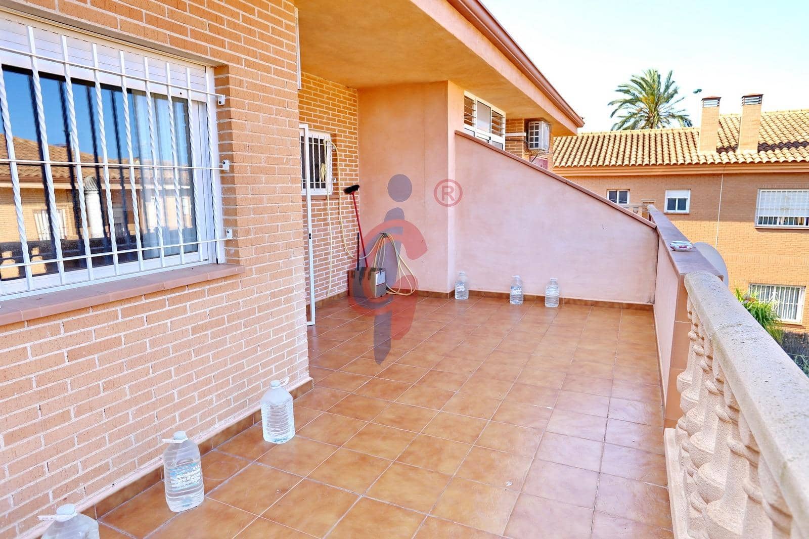 Chalet de 4 habitaciones en La Marina en venta con garaje - 550.000 € (Ref: 7737597)