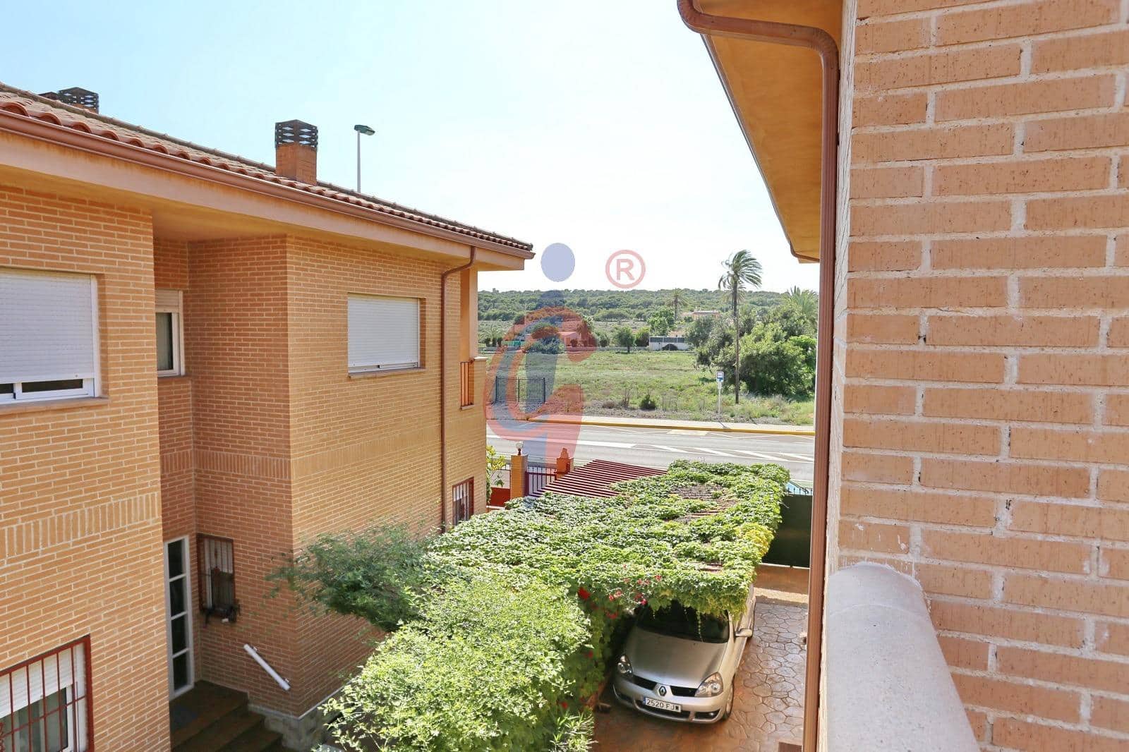 Chalet de 4 habitaciones en La Marina en venta con garaje - 550.000 € (Ref: 7737597)
