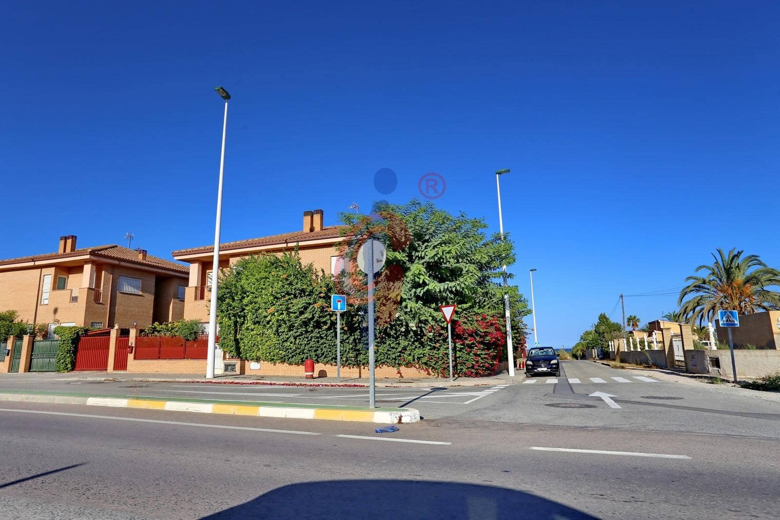 Chalet de 4 habitaciones en La Marina en venta con garaje - 550.000 € (Ref: 7737597)