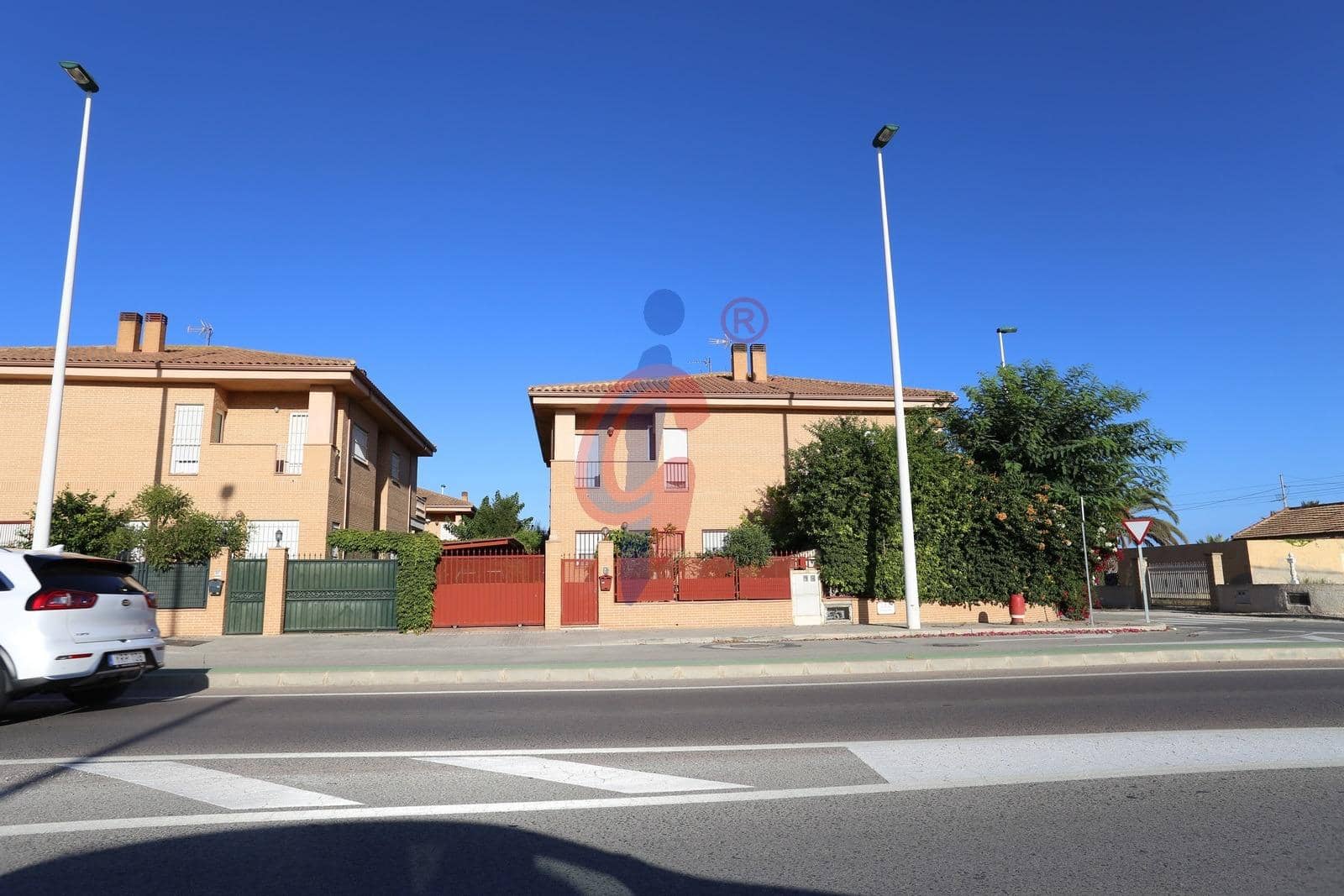 Chalet de 4 habitaciones en La Marina en venta con garaje - 550.000 € (Ref: 7737597)