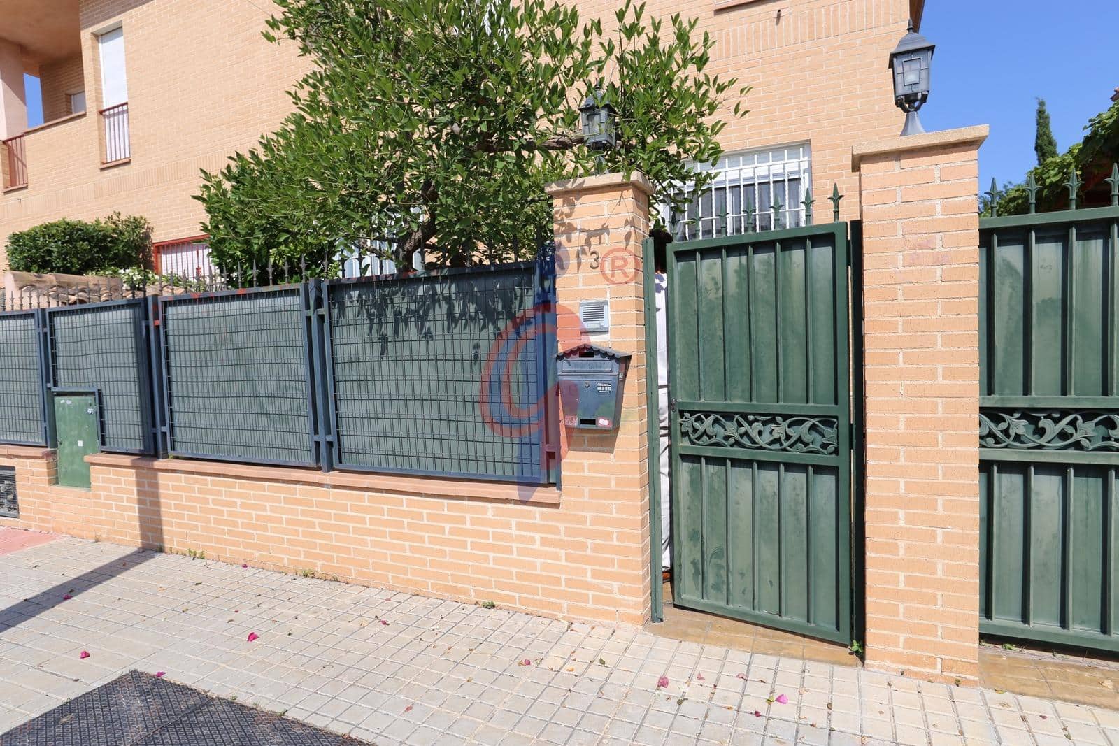 Chalet de 4 habitaciones en La Marina en venta con garaje - 550.000 € (Ref: 7737597)