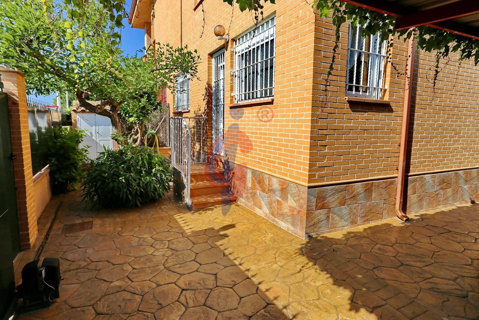 Chalet de 4 habitaciones en La Marina en venta con garaje - 550.000 € (Ref: 7737597)