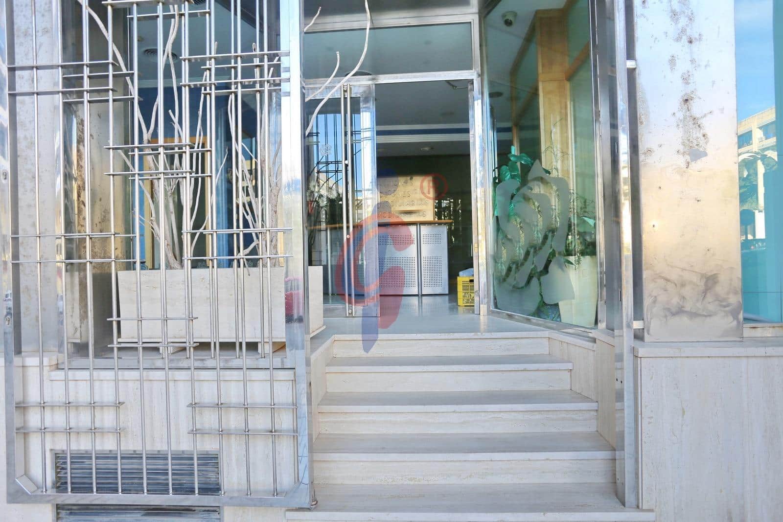 Commercieel te koop in Guardamar del Segura - € 420.000 (Ref: 8006398)