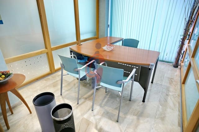 Kommersiell til salgs i Zona Pueblo, Guardamar del Segura - € 420 000 (Ref: 8006398)