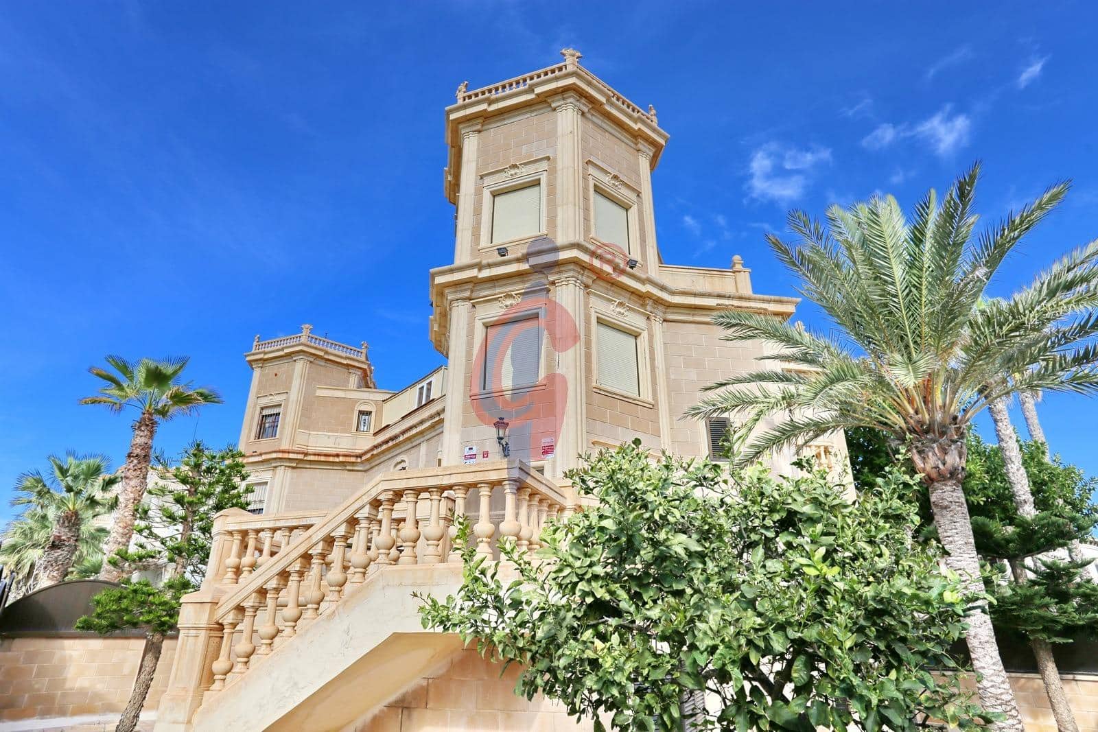 5 soveværelse Villa til salg i Guardamar del Segura med swimmingpool garage - € 595.000 (Ref: 8411346)