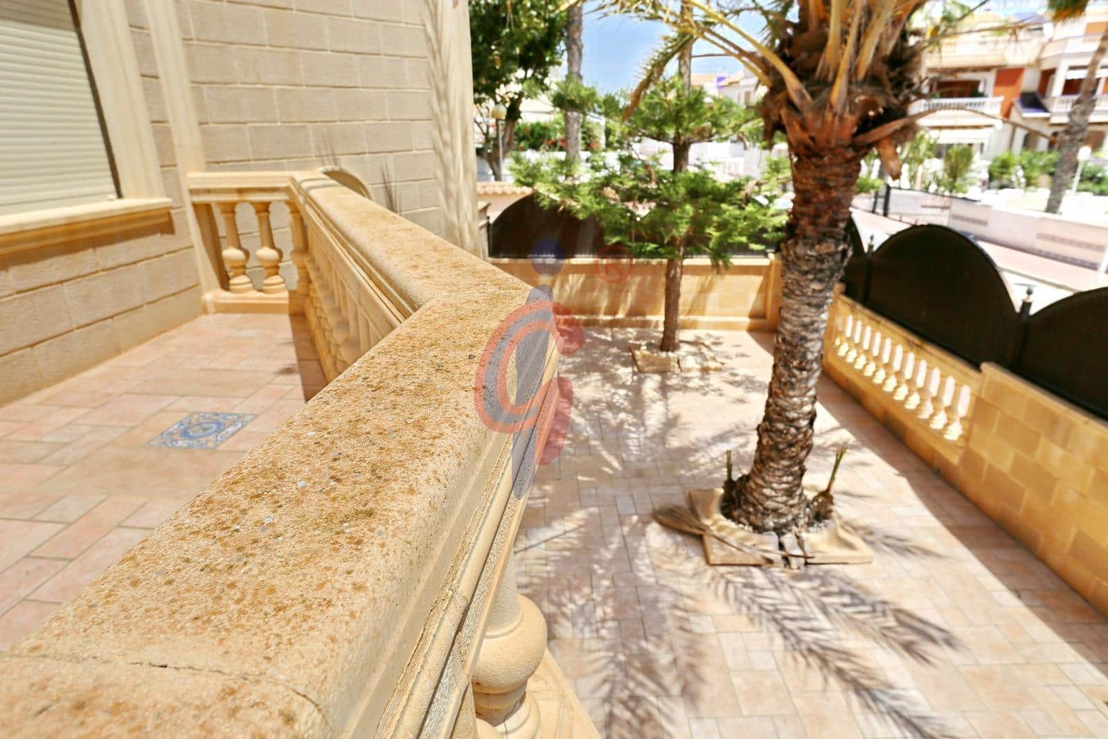 5 soveværelse Villa til salg i Guardamar del Segura med swimmingpool garage - € 595.000 (Ref: 8411346)