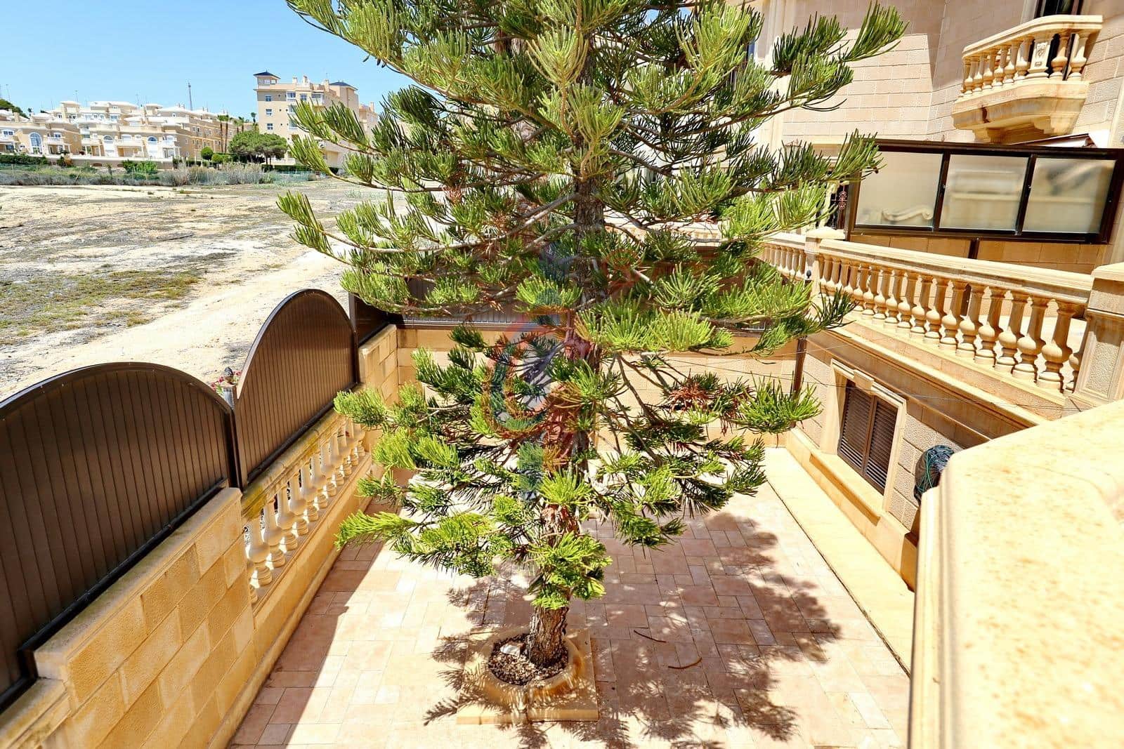 5 soveværelse Villa til salg i Guardamar del Segura med swimmingpool garage - € 595.000 (Ref: 8411346)