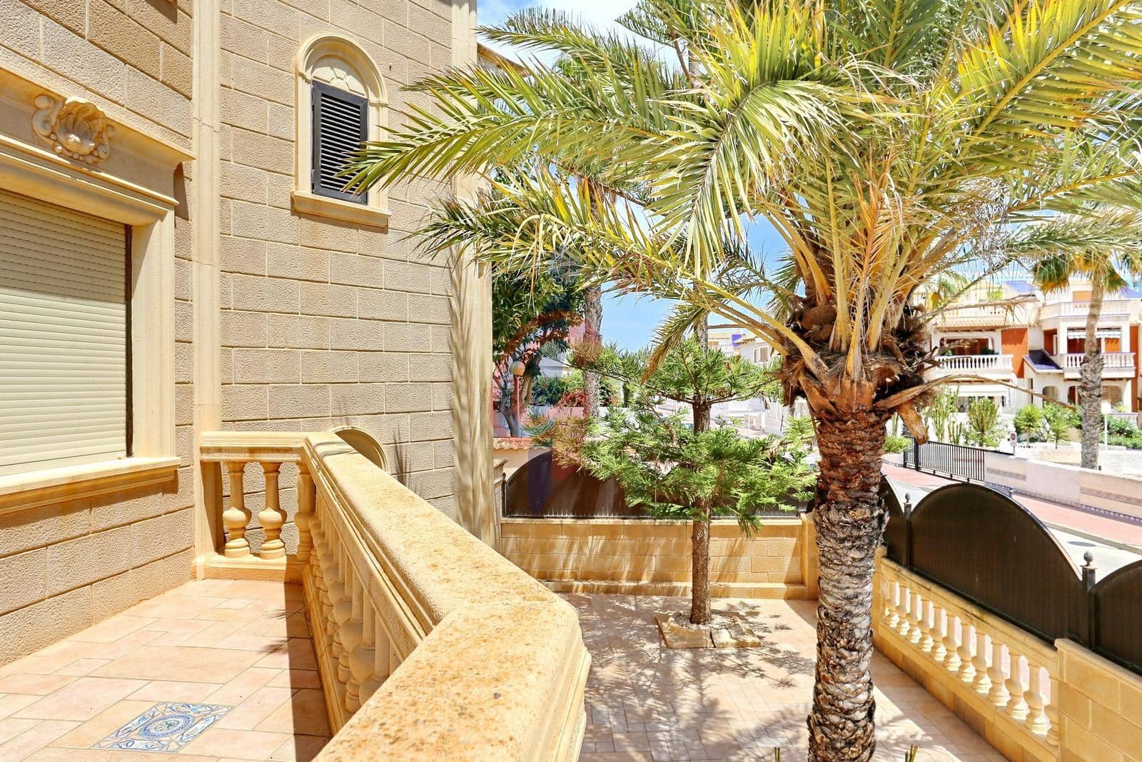 5 soveværelse Villa til salg i Guardamar del Segura med swimmingpool garage - € 595.000 (Ref: 8411346)