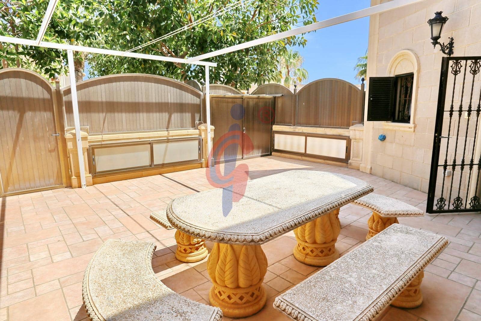 5 soveværelse Villa til salg i Guardamar del Segura med swimmingpool garage - € 595.000 (Ref: 8411346)