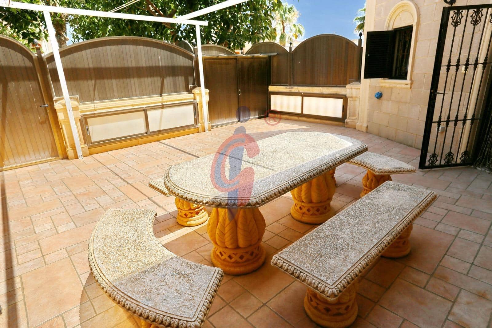 5 soveværelse Villa til salg i Guardamar del Segura med swimmingpool garage - € 595.000 (Ref: 8411346)