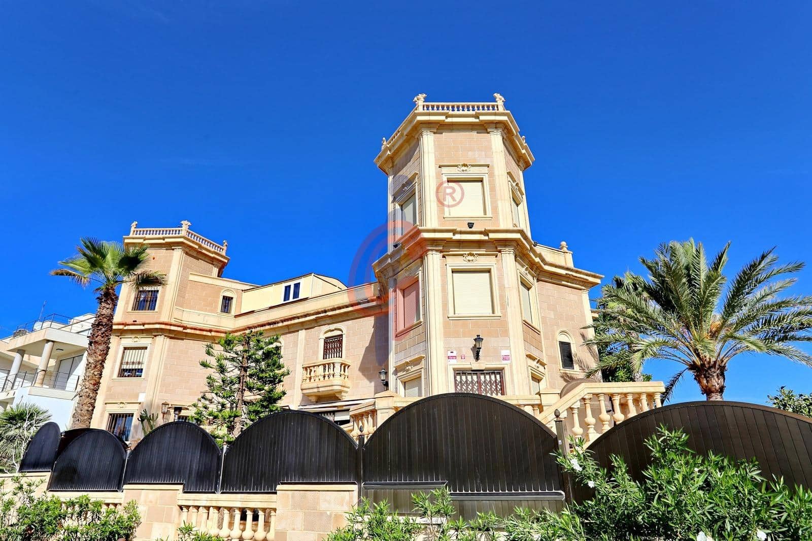 5 soveværelse Villa til salg i Guardamar del Segura med swimmingpool garage - € 595.000 (Ref: 8411346)