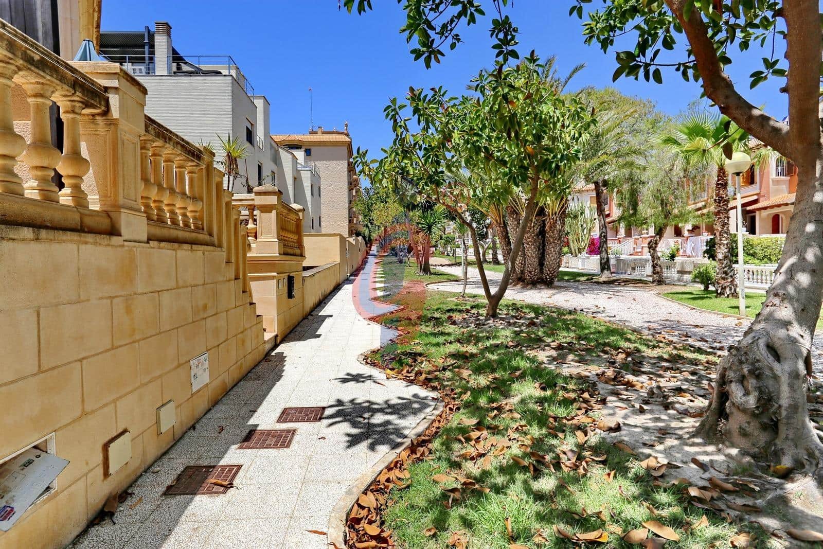 5 soveværelse Villa til salg i Guardamar del Segura med swimmingpool garage - € 595.000 (Ref: 8411346)