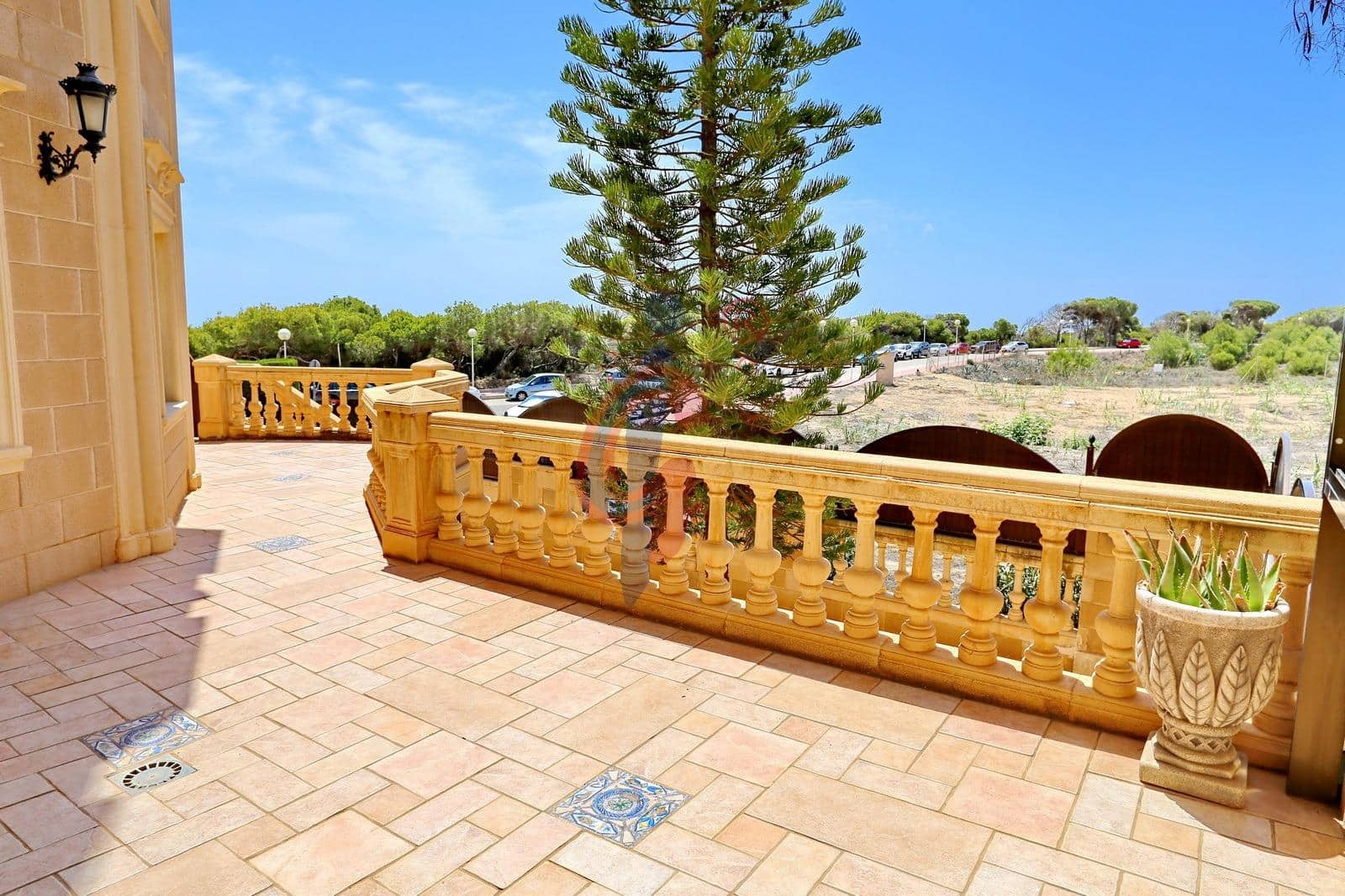 5 Zimmer Villa zu verkaufen in Guardamar del Segura mit Pool Garage - 595.000 € (Ref: 8411346)