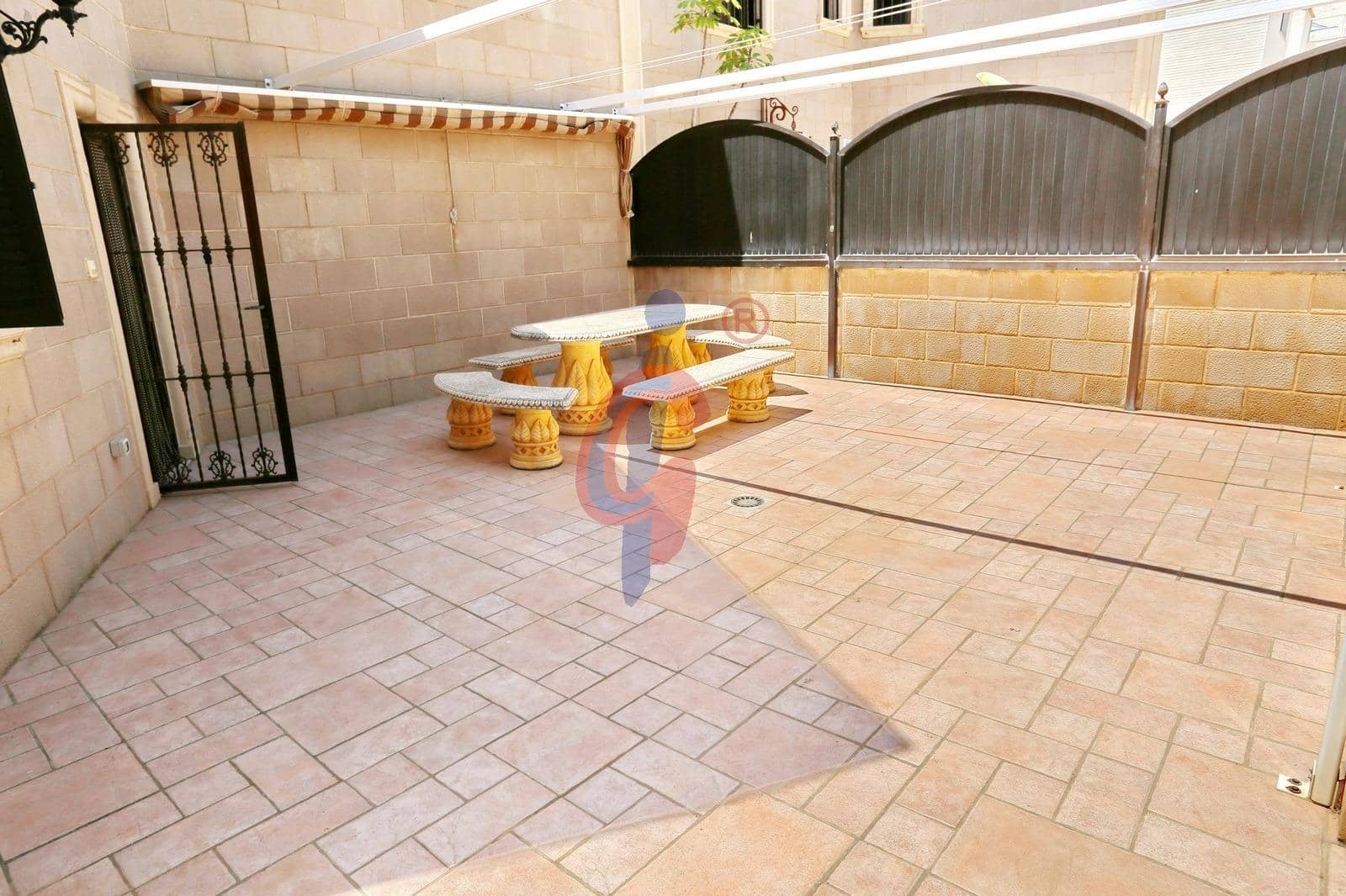 5 quarto Moradia para venda em Guardamar del Segura com piscina garagem - 595 000 € (Ref: 8411346)