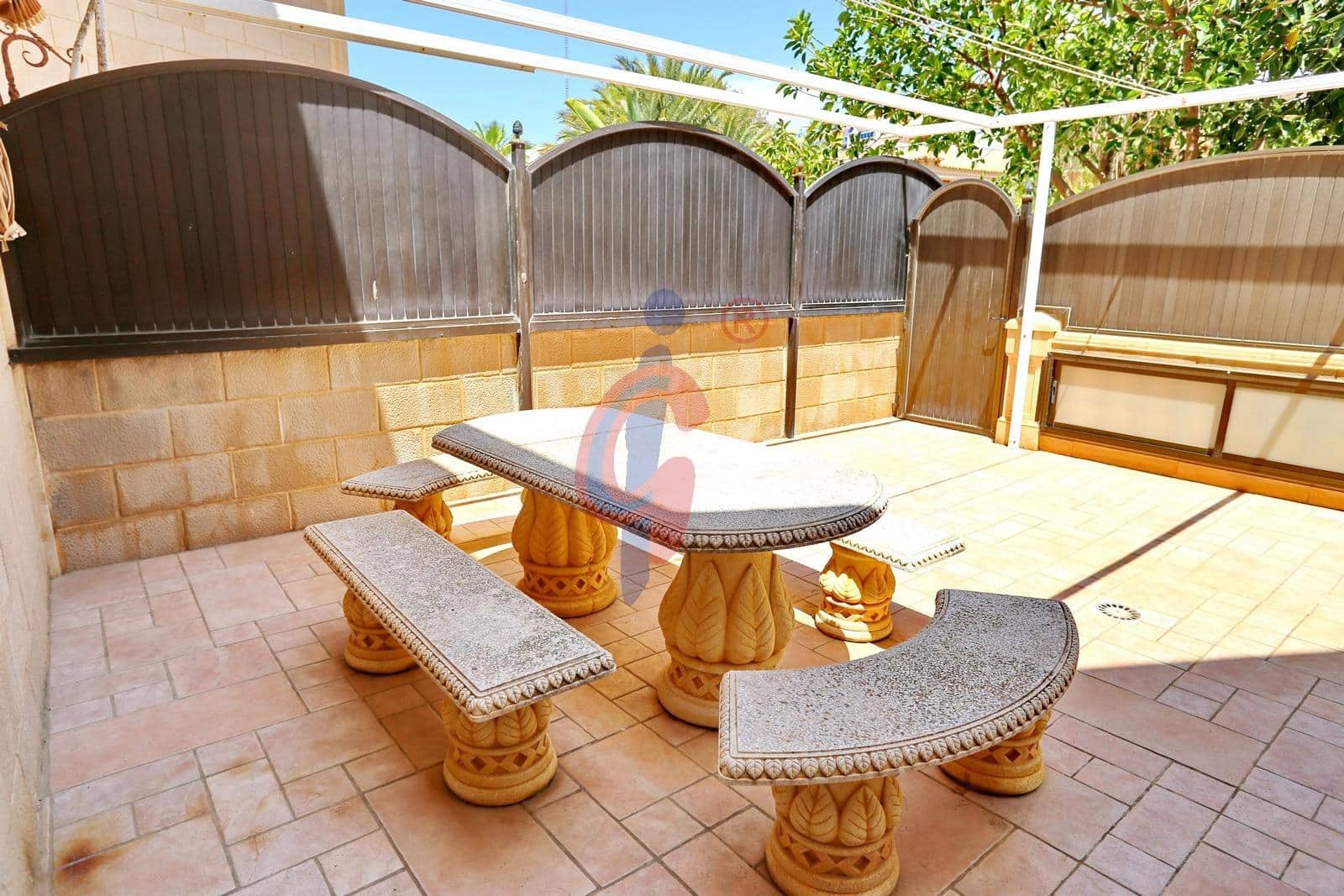 5 quarto Moradia para venda em Guardamar del Segura com piscina garagem - 595 000 € (Ref: 8411346)