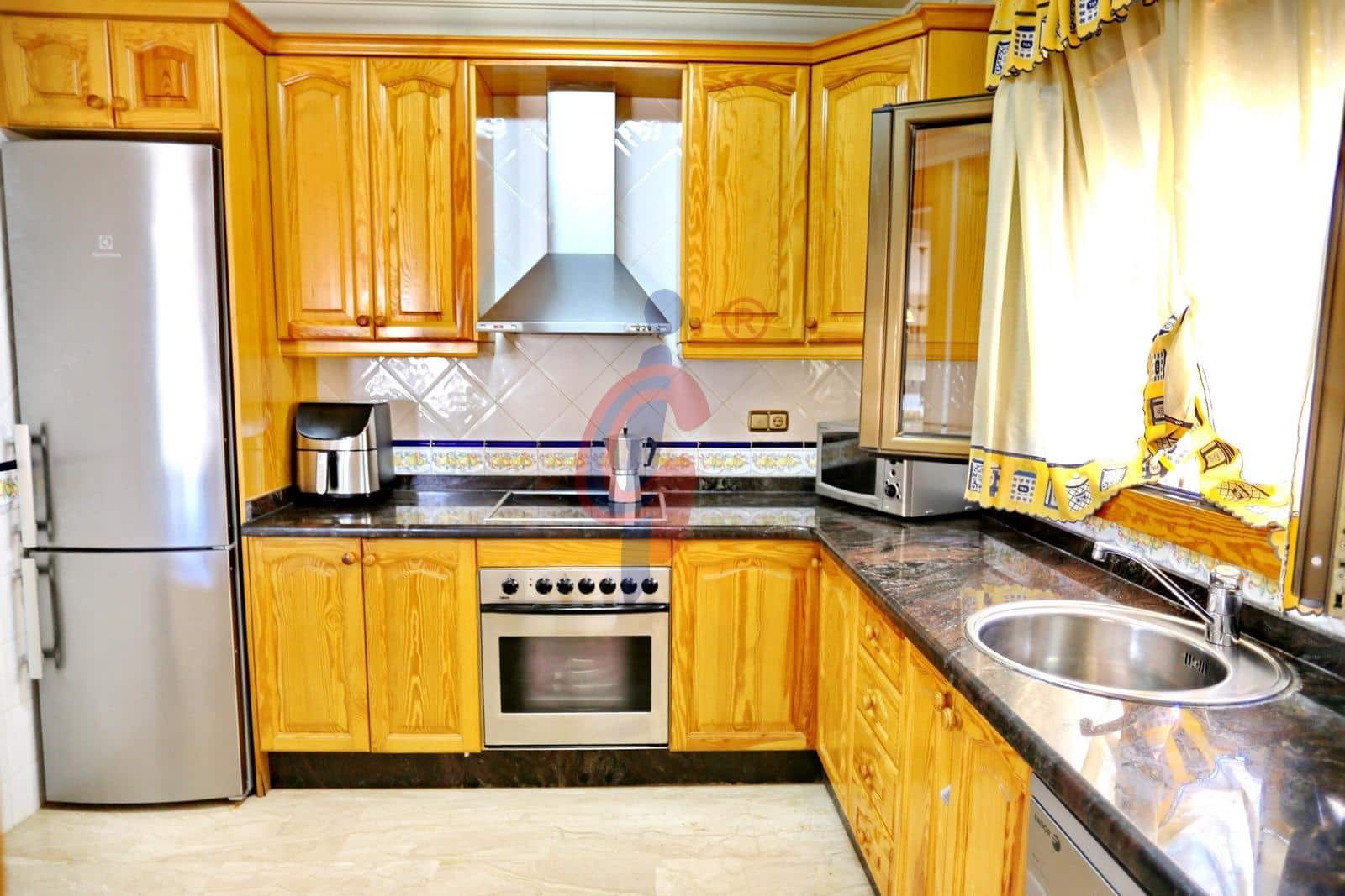5 quarto Moradia para venda em Guardamar del Segura com piscina garagem - 595 000 € (Ref: 8411346)