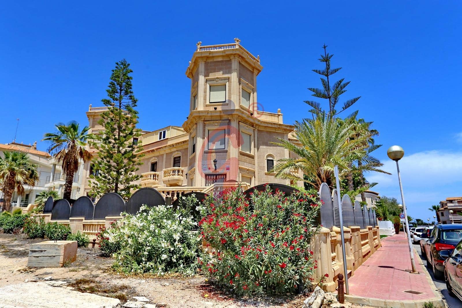 5 quarto Moradia para venda em Guardamar del Segura com piscina garagem - 595 000 € (Ref: 8411346)