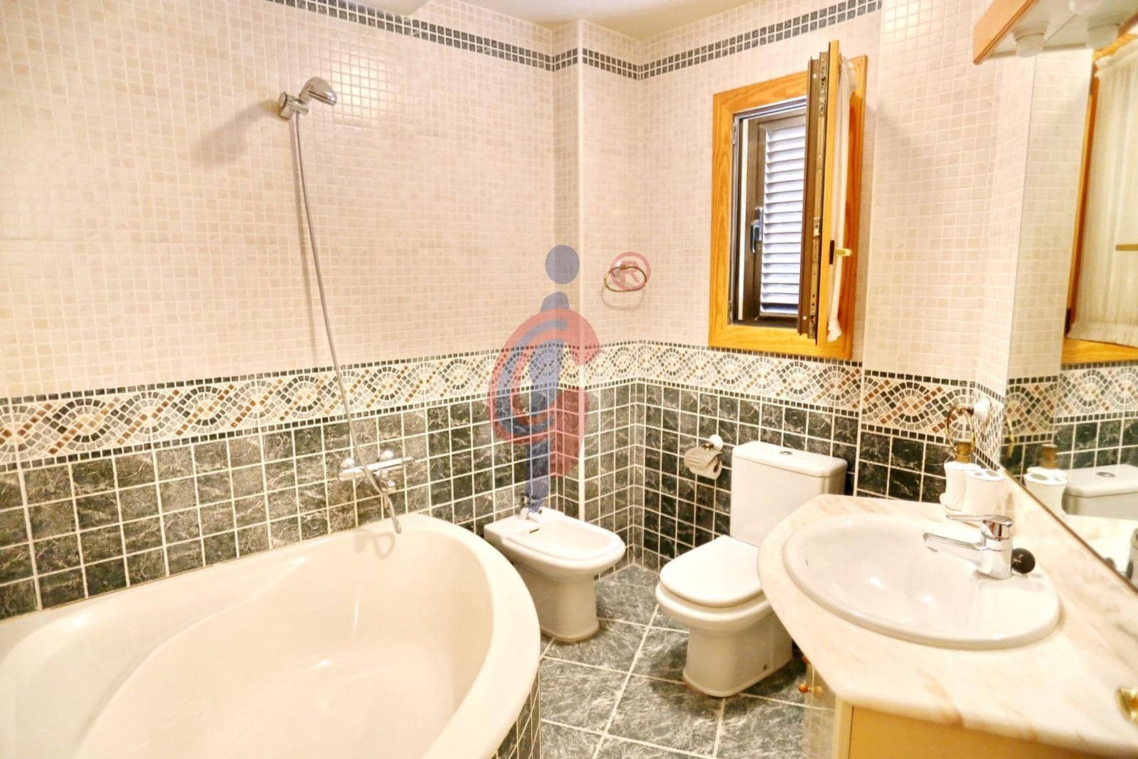 5 quarto Moradia para venda em Guardamar del Segura com piscina garagem - 595 000 € (Ref: 8411346)