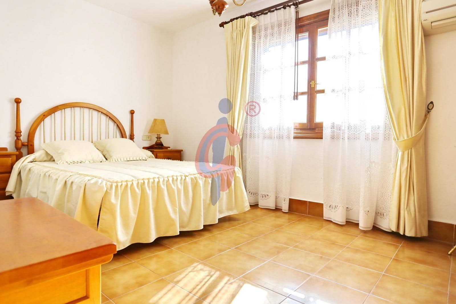 4 soveværelse Rækkehus til salg i Guardamar del Segura med garage - € 359.000 (Ref: 8511798)