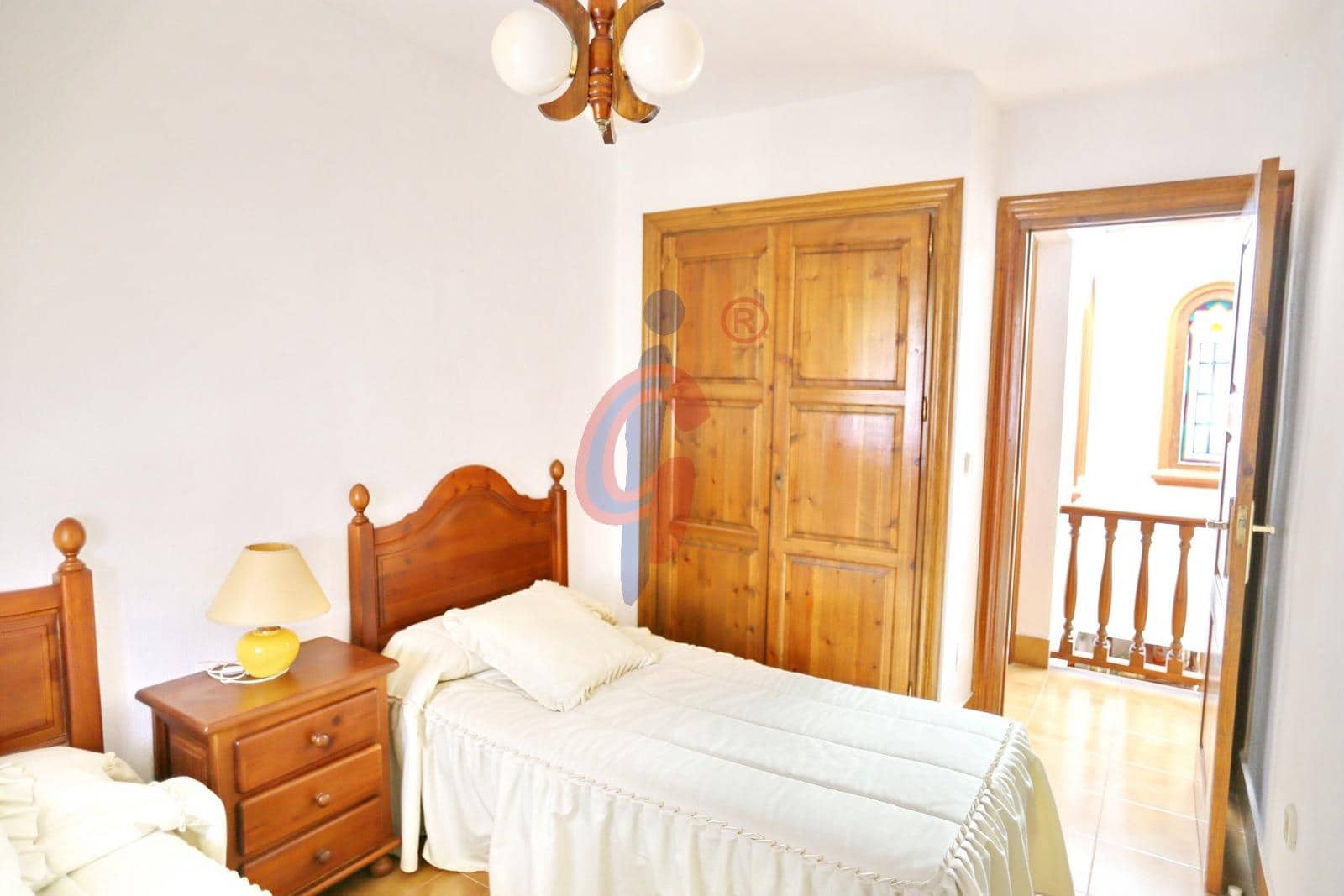 4 soveværelse Rækkehus til salg i Guardamar del Segura med garage - € 359.000 (Ref: 8511798)