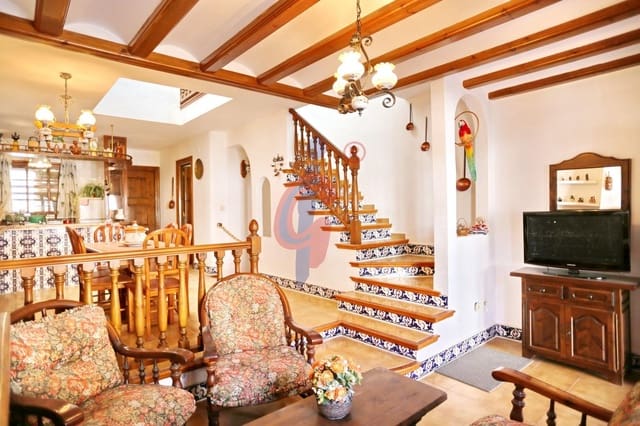 4 bedroom Terraced Villa for sale in Guardamar Playa, Guardamar del Segura with garage - € 359,000 (Ref: 8511798)