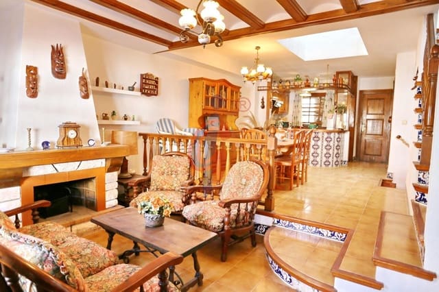 4 bedroom Terraced Villa for sale in Guardamar Playa, Guardamar del Segura with garage - € 359,000 (Ref: 8511798)