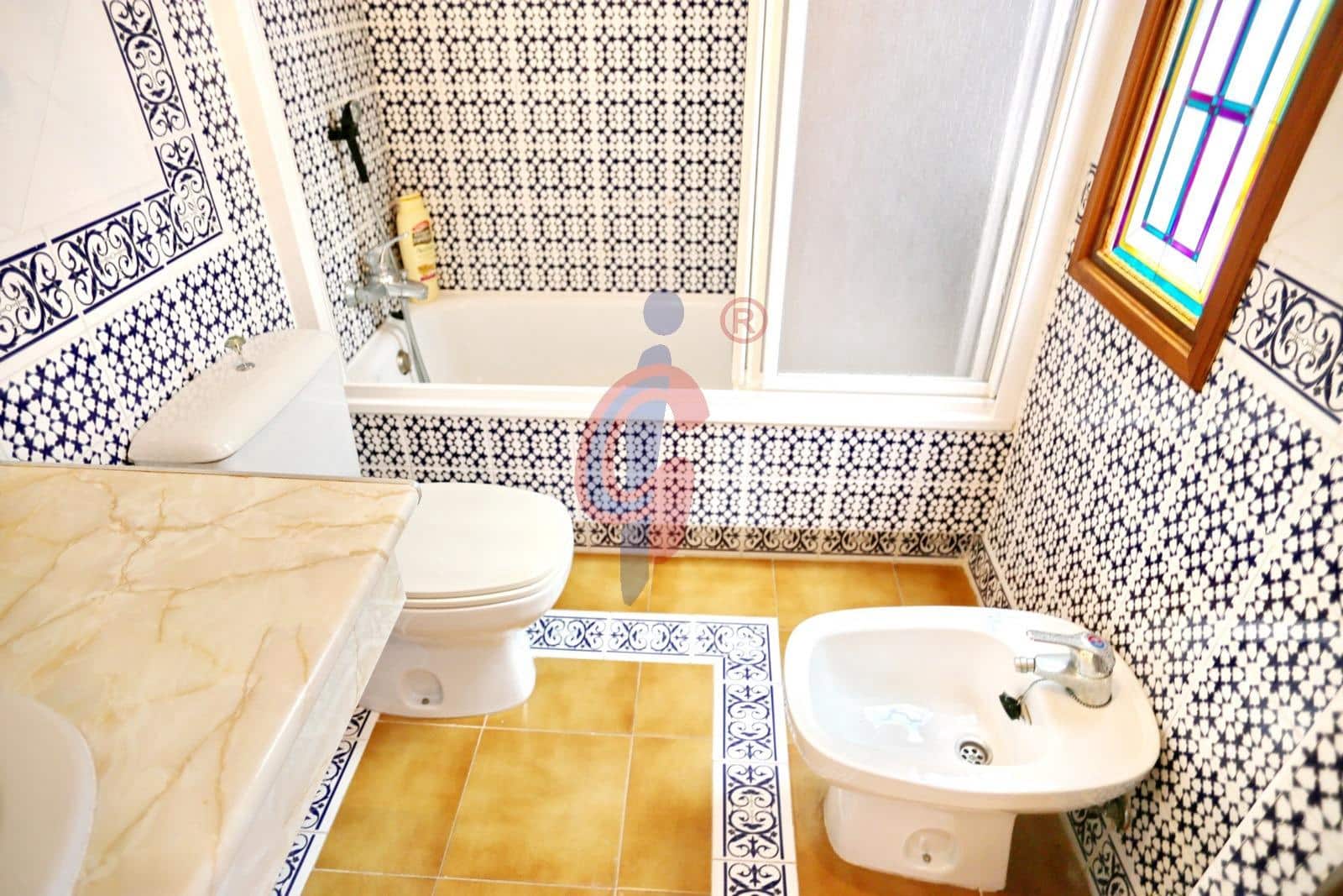 4 soveværelse Rækkehus til salg i Guardamar del Segura med garage - € 359.000 (Ref: 8511798)