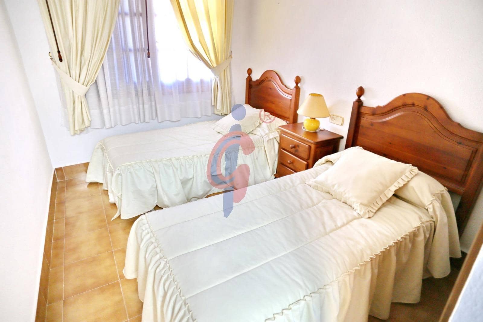 4 soveværelse Rækkehus til salg i Guardamar del Segura med garage - € 359.000 (Ref: 8511798)