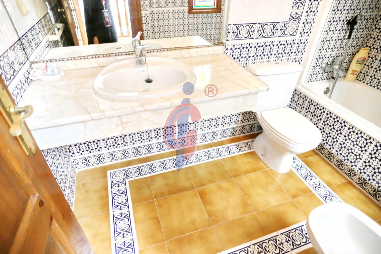 4 soveværelse Rækkehus til salg i Guardamar del Segura med garage - € 359.000 (Ref: 8511798)