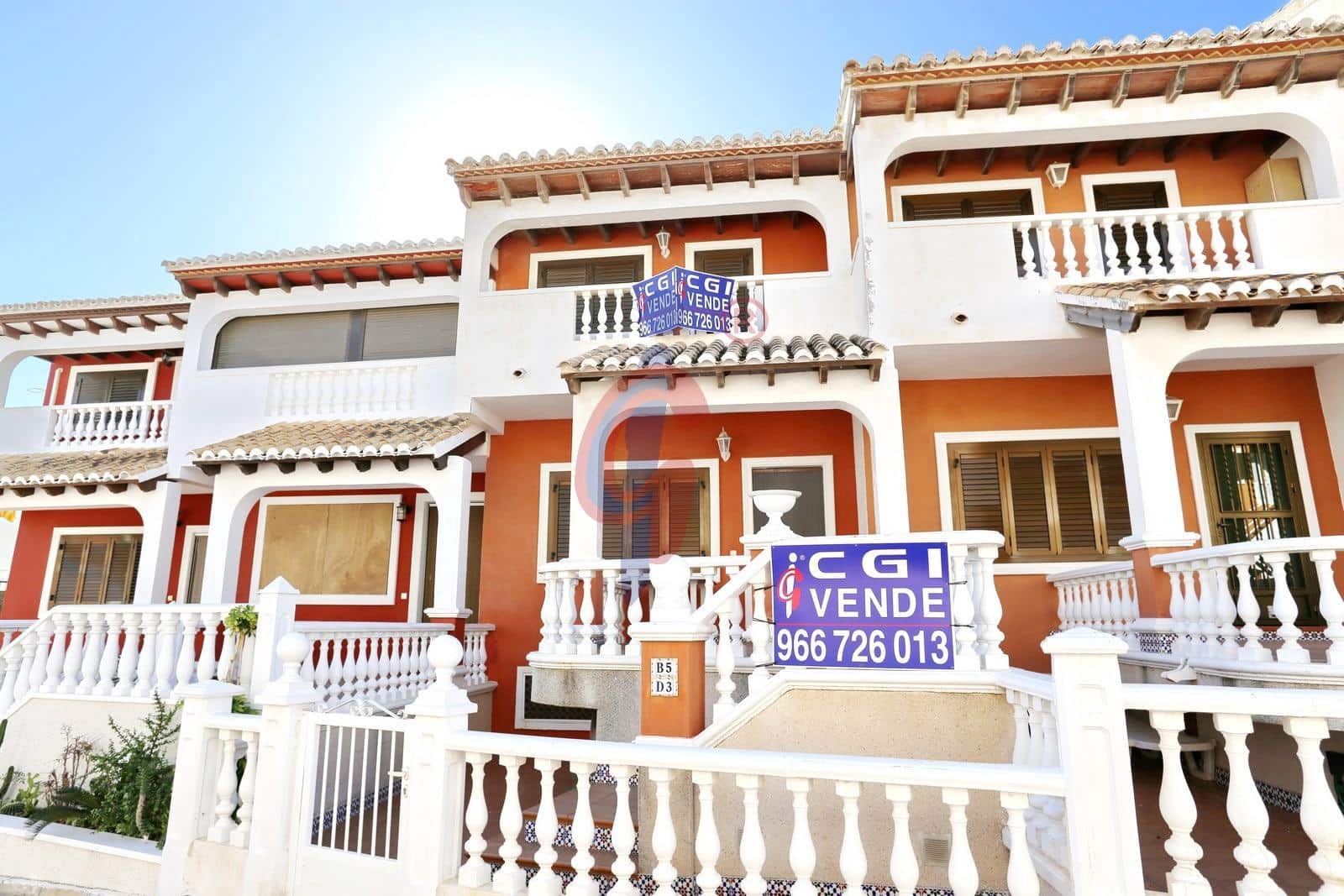 4 soveværelse Rækkehus til salg i Guardamar del Segura med garage - € 359.000 (Ref: 8511798)