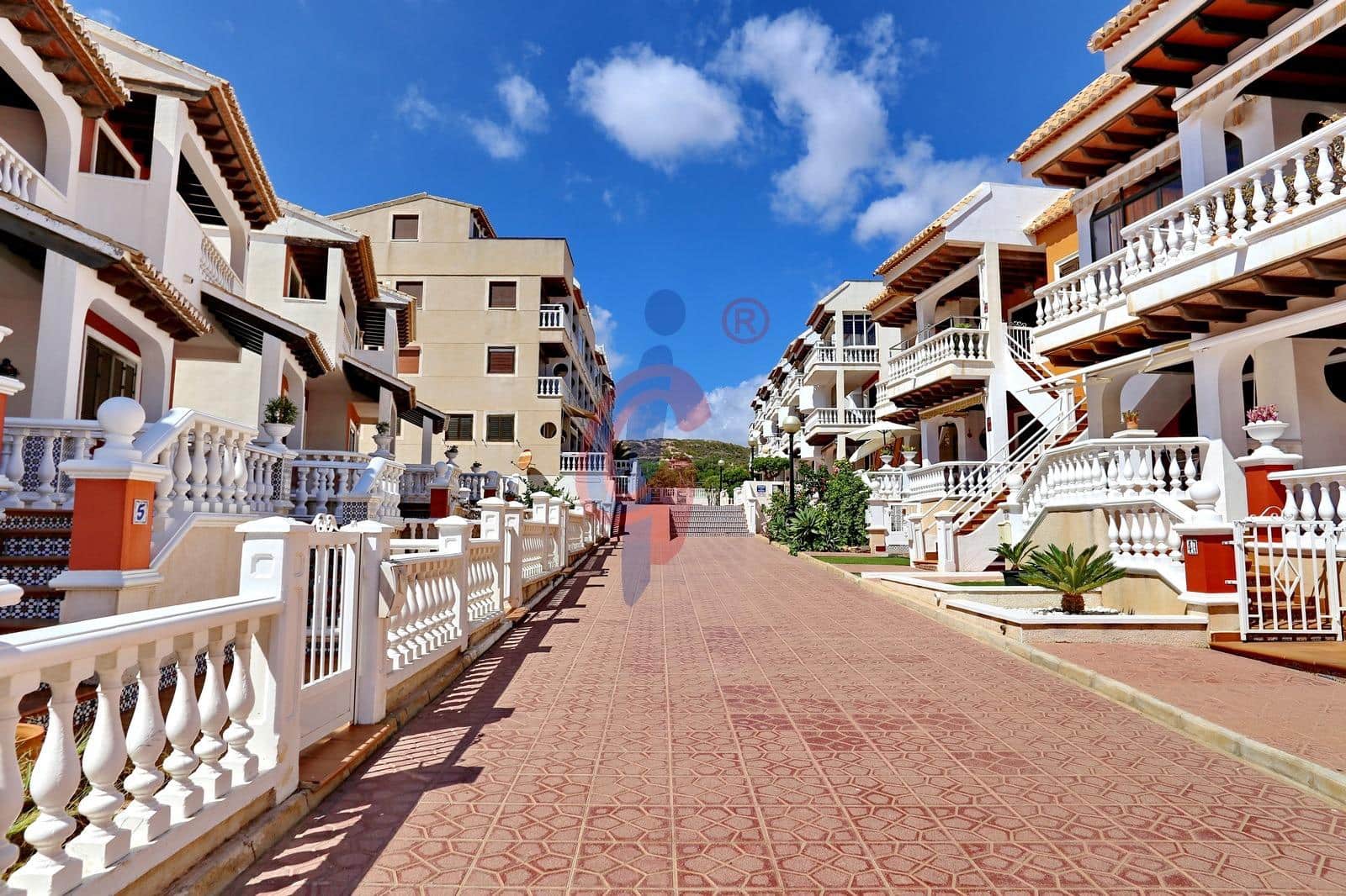 4 soveværelse Rækkehus til salg i Guardamar del Segura med garage - € 359.000 (Ref: 8511798)