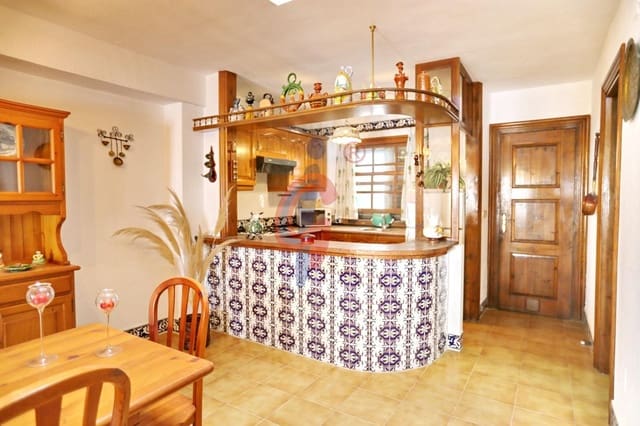 4 soveværelse Rækkehus til salg i Guardamar Playa, Guardamar del Segura med garage - € 359.000 (Ref: 8511798)