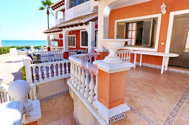 4 soveværelse Rækkehus til salg i Guardamar Playa, Guardamar del Segura med garage - € 359.000 (Ref: 8511798)