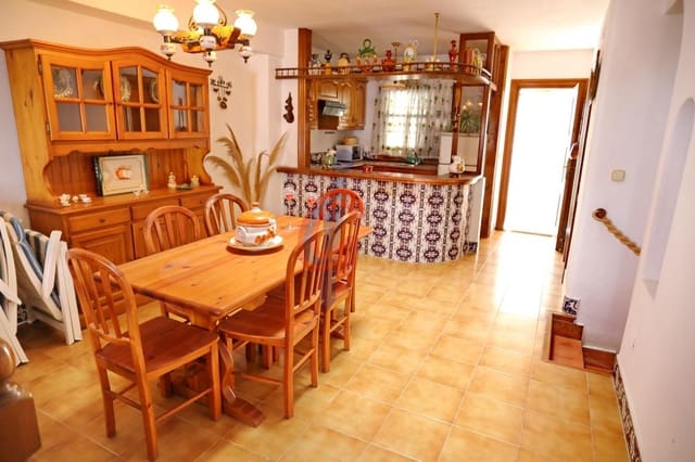 4 soveværelse Rækkehus til salg i Guardamar Playa, Guardamar del Segura med garage - € 359.000 (Ref: 8511798)