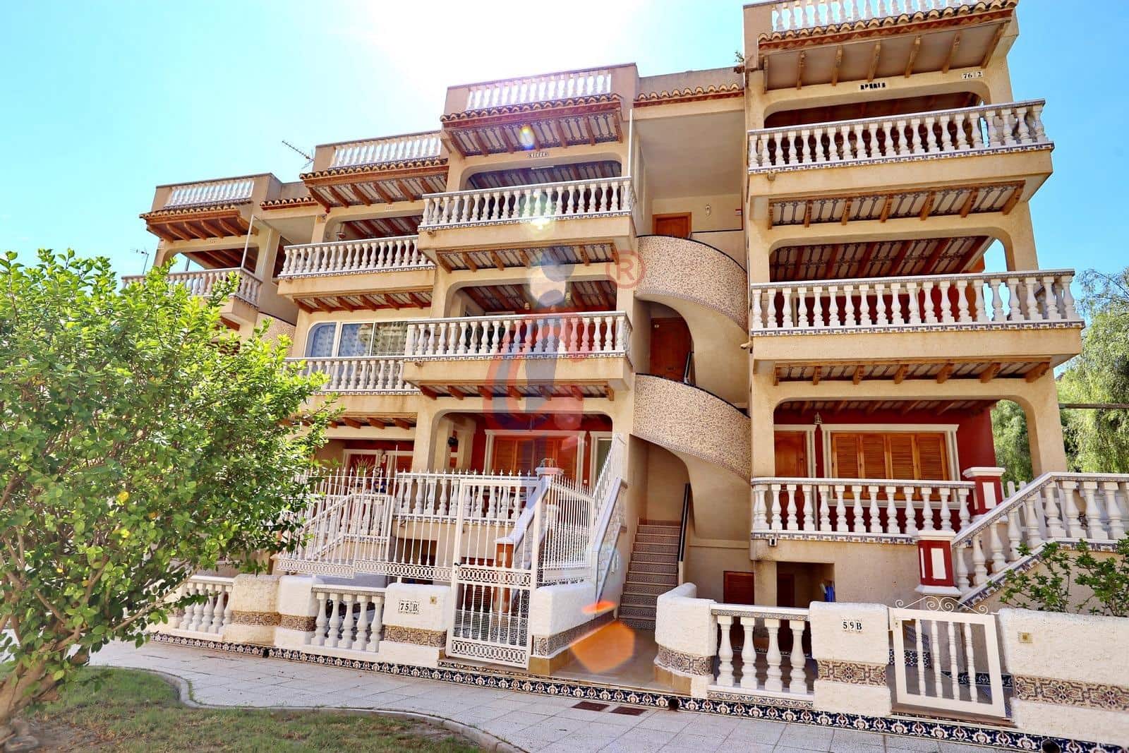 3 bedroom Penthouse for sale in Guardamar del Segura with garage - € 229,000 (Ref: 8568300)