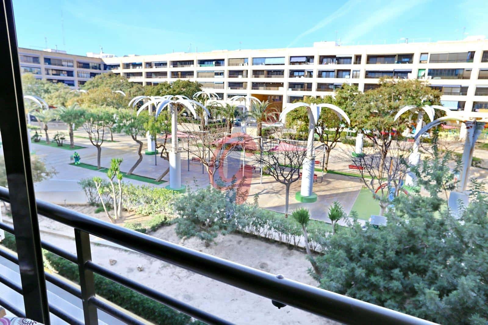 4 bedroom Apartment for sale in Guardamar del Segura with garage - € 315,000 (Ref: 8827543)