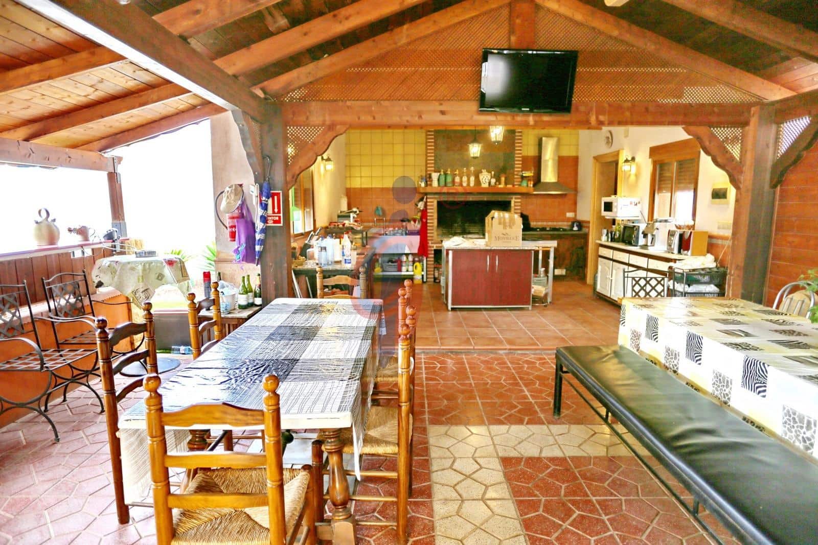 4 sypialnia Finka/Dom wiejski na sprzedaż w La Hoya z basenem garażem - 425 000 € (Ref: 8827544)