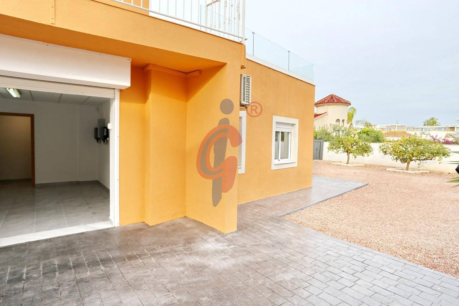 Chalet de 4 habitaciones en San Fulgencio en venta con garaje - 400.000 € (Ref: 8834700)