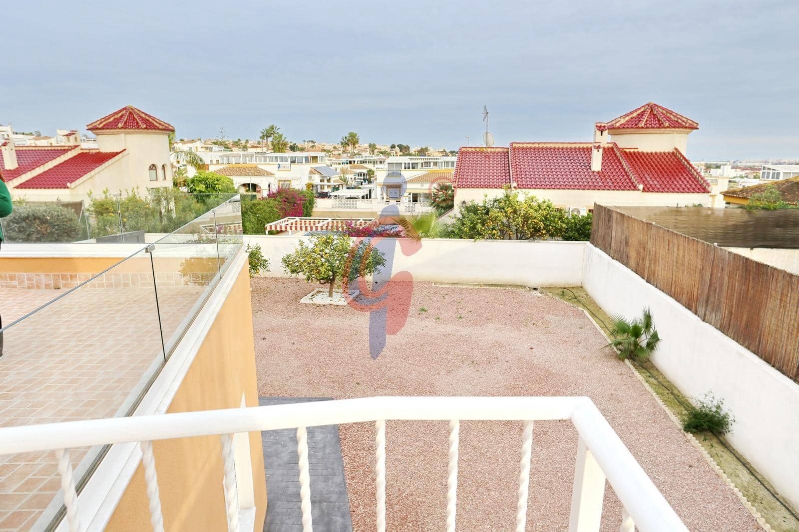 Chalet de 4 habitaciones en San Fulgencio en venta con garaje - 400.000 € (Ref: 8834700)