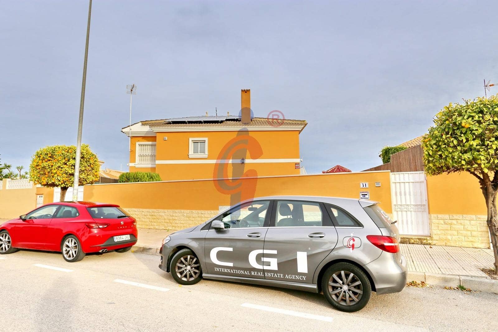 Chalet de 4 habitaciones en San Fulgencio en venta con garaje - 400.000 € (Ref: 8834700)