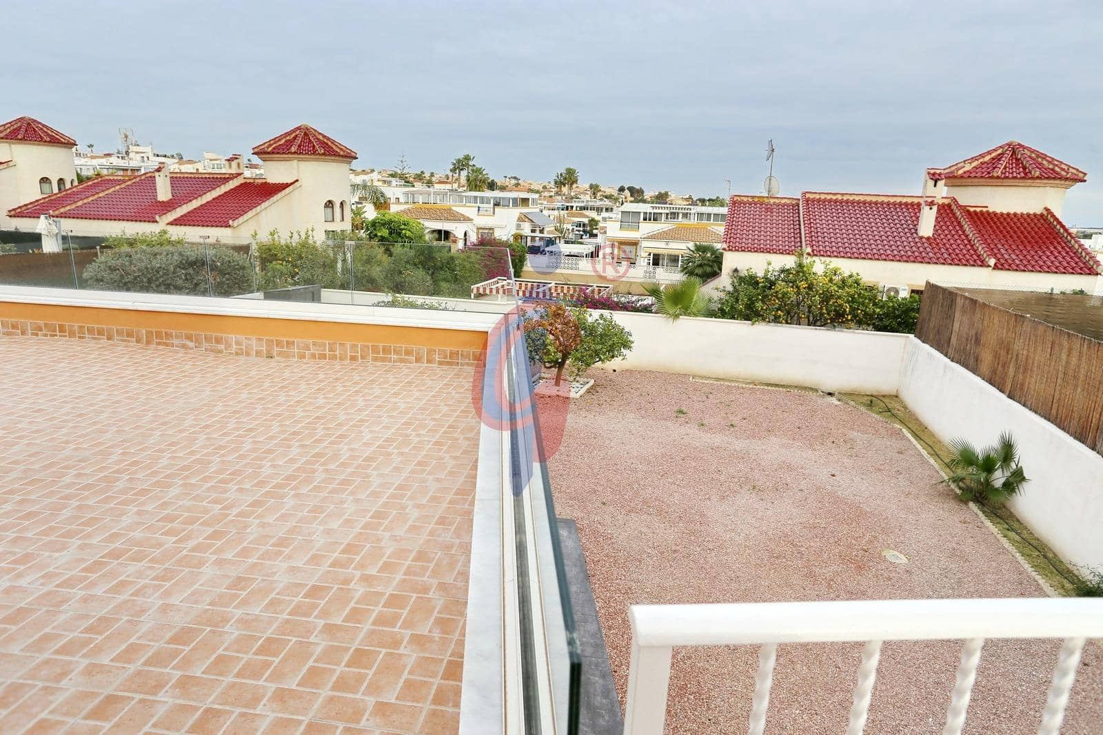 Chalet de 4 habitaciones en San Fulgencio en venta con garaje - 400.000 € (Ref: 8834700)