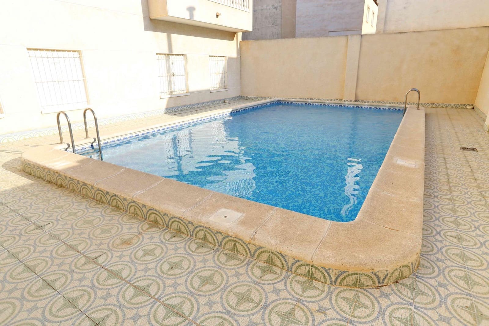 2 soveværelse Lejlighed til salg i Guardamar del Segura med swimmingpool - € 129.950 (Ref: 8865086)