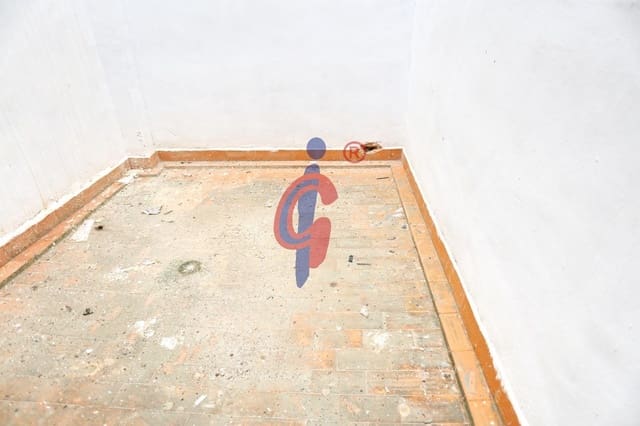 Commercial for sale in Guardamar Playa, Guardamar del Segura - € 128,000 (Ref: 8865087)