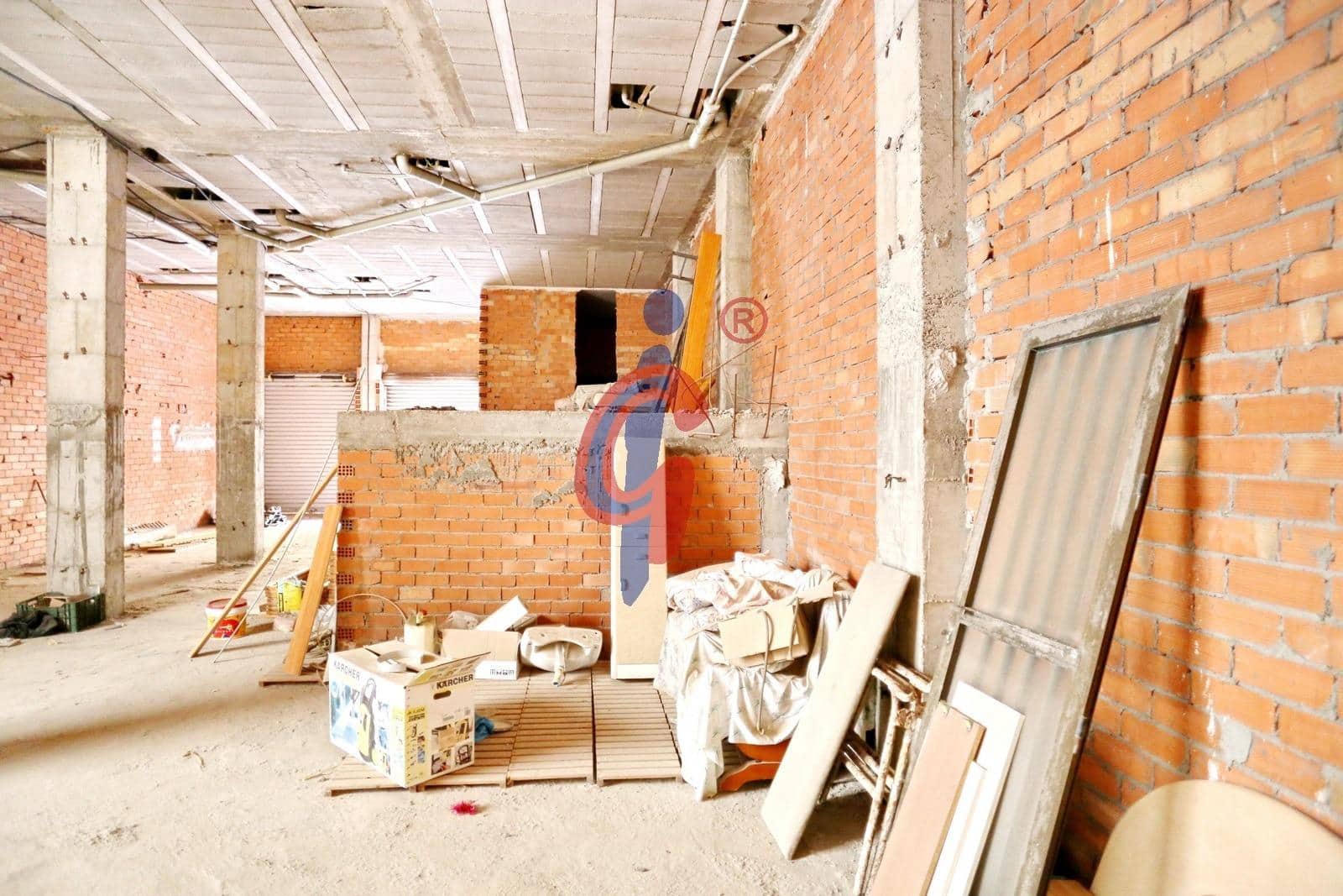 Kaupallinen myytävänä paikassa Guardamar del Segura - 128 000 € (Ref: 8865087)