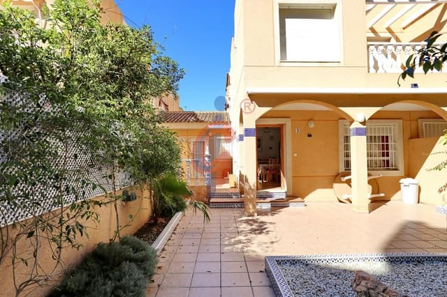 4 soverom Rekkehus til salgs i Guardamar Playa, Guardamar del Segura med svømmebasseng garasje - € 335 000 (Ref: 8907806)