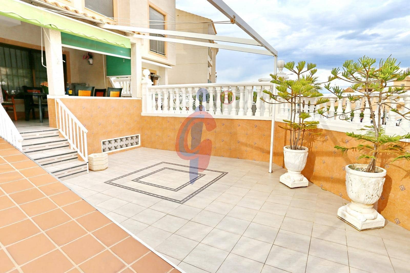 4 slaapkamer Rijtjeshuis te koop in Guardamar del Segura met zwembad garage - € 435.000 (Ref: 8915207)